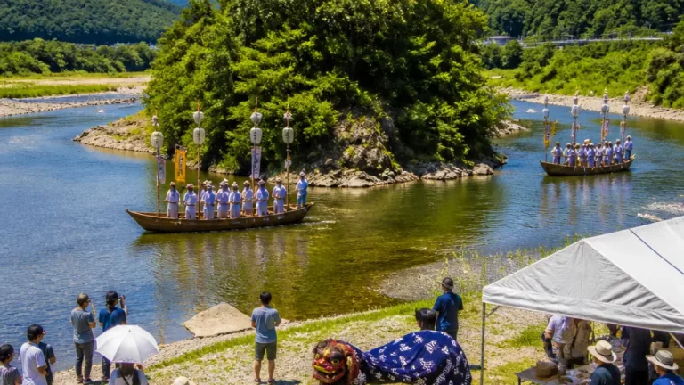 古座川で華やかに河内祭 御舟が水面を巡る