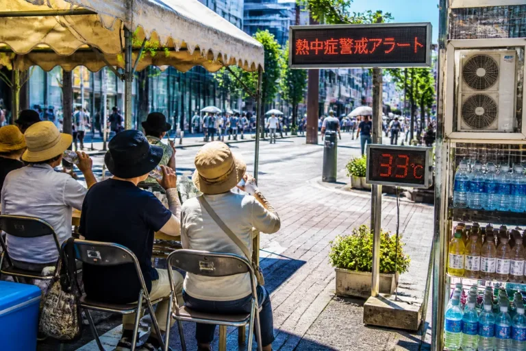 熊本県で今年初の熱中症警戒アラート 真夏日続き、冷房と水分補給を