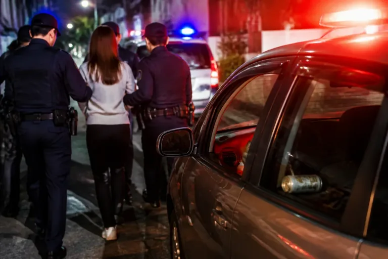 久留米で酒気帯び運転の疑い、警察が女を逮捕 市民への影響と注意点