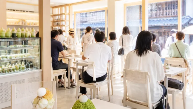 老舗茶舗が京都店を一新 限定メニューで観光需要に対応