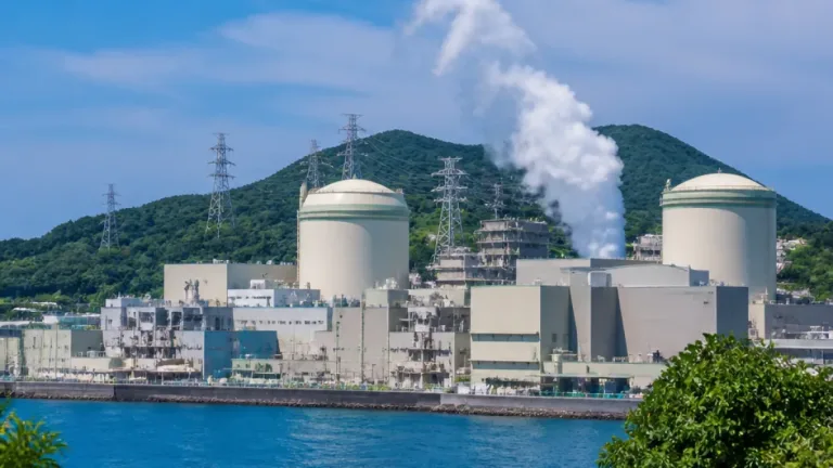 美浜原発の蒸気漏れ、関電が県に報告 規制委は「安全上重要ではない」と評価