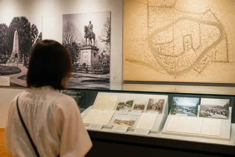 盛岡てがみ館で文学碑や銅像を紹介 街歩き促す企画展