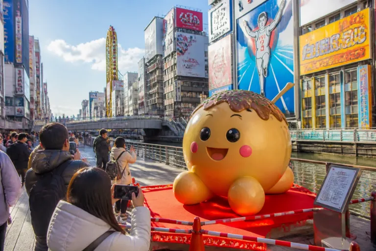高松でも注目を 万博のモニュメント「ミャクミャク」道頓堀に設置、次は公募で決定