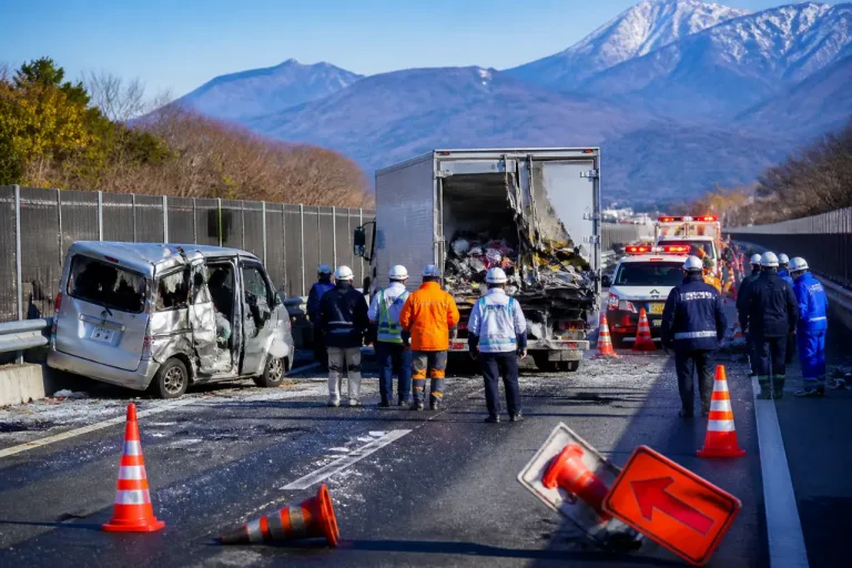 長野道で合流地点の衝突事故、岡谷で男性が大けが