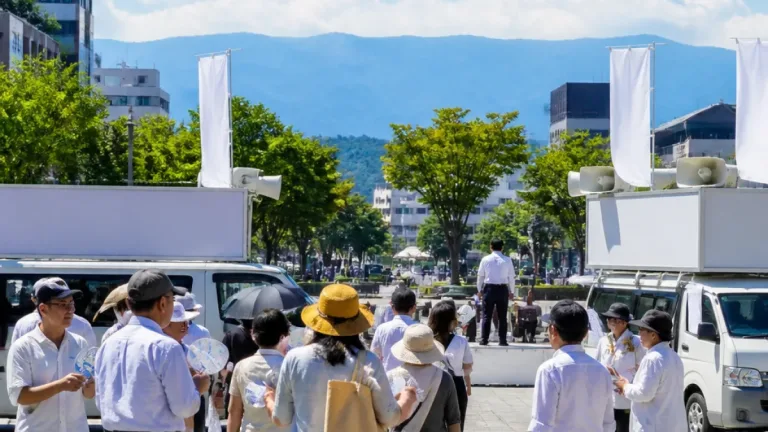 知事選告示、5期目めざす現職と新人の一騎打ちで17日間の選挙戦