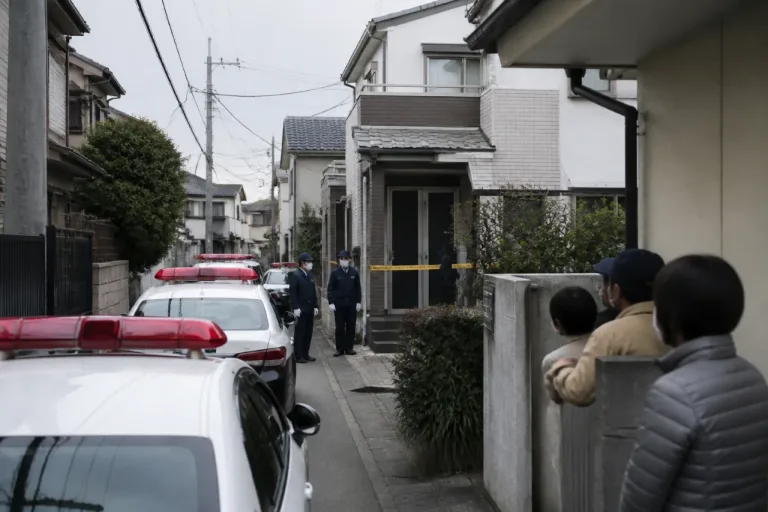 西宮の自宅で男性遺体遺棄容疑 同居の母と息子を逮捕