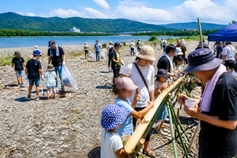 高知・仁淀川で住民参加の河原清掃と交流イベント