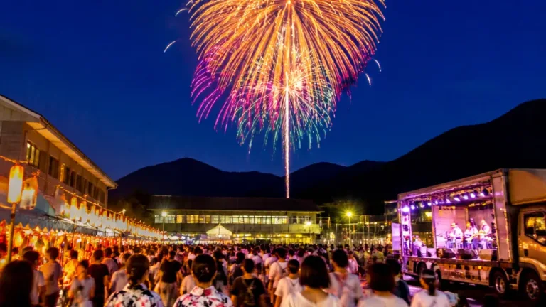 丹生川の夜空を彩る「にゅうかわ夏まつり」 打ち上げ花火と屋台で8月1日開催