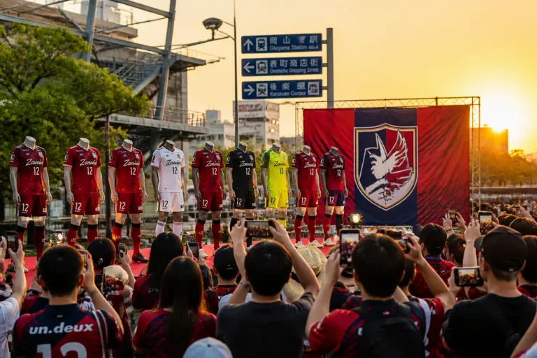 岡山のサッカークラブ、新体制と新ユニホームを発表
