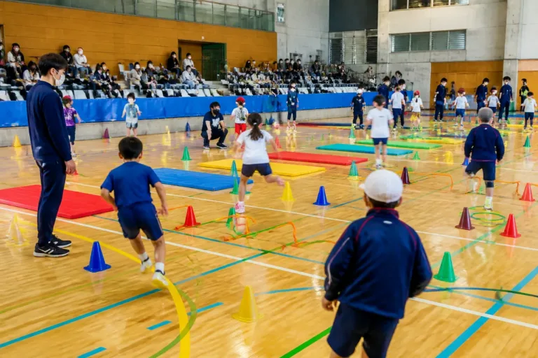 大津で学生主導の「キッズフェス」 園児・小学生にスポーツ指導