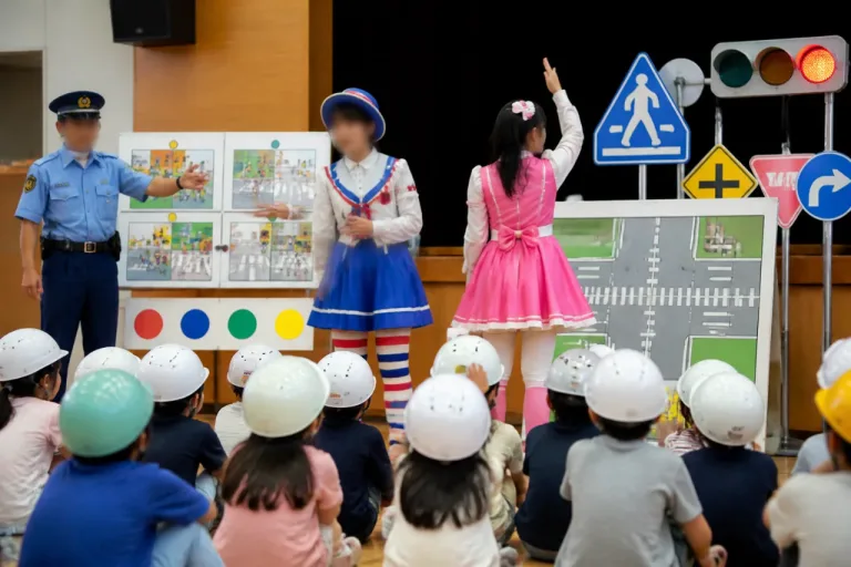 相模原・大塚署が一日署長におかずクラブ 招き小学生に交通安全指導