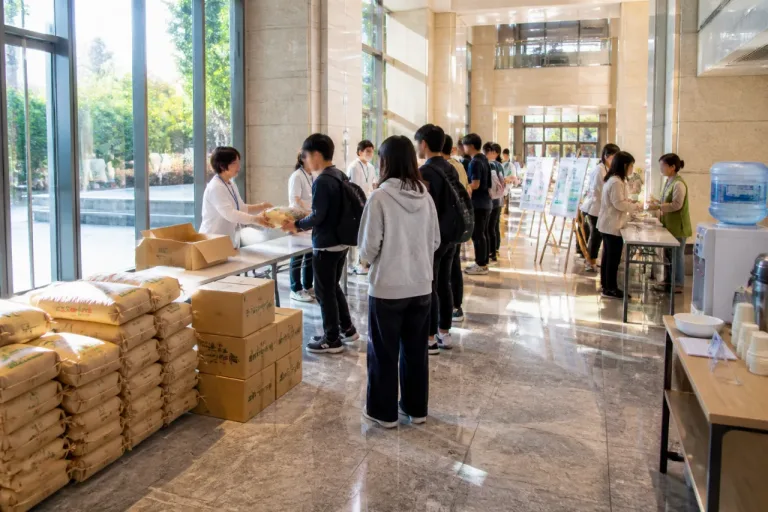 堺市、学生・若者向けの食料・生理用品配布と相談会を開催へ