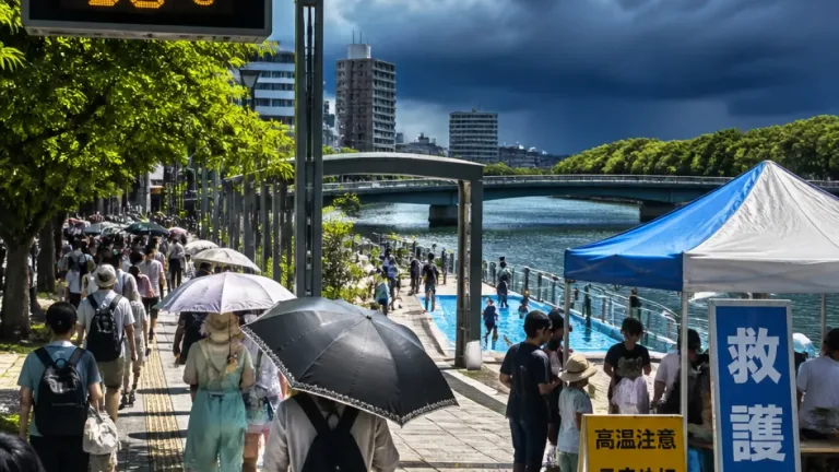 真夏の猛暑続く 山陰各地で35度超、午後の雷雨にも警戒を