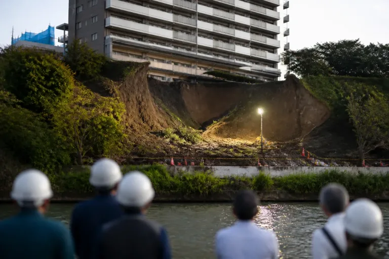 仙台・向山のマンション下で幅10m高さ20mのがけ崩れ 発生から一夜