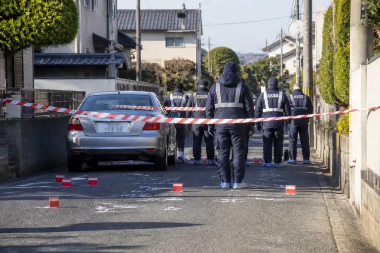 泉南市で女性死亡のひき逃げ、25歳男を逮捕