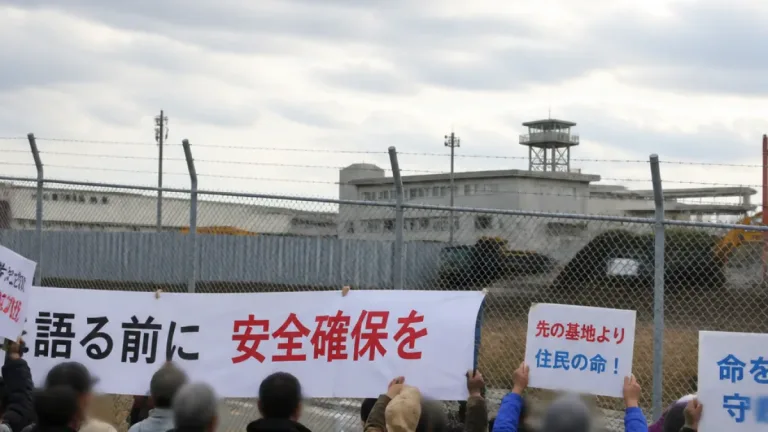 弾薬庫増設に住民が反発 精華・京田辺の分屯地前で抗議集会