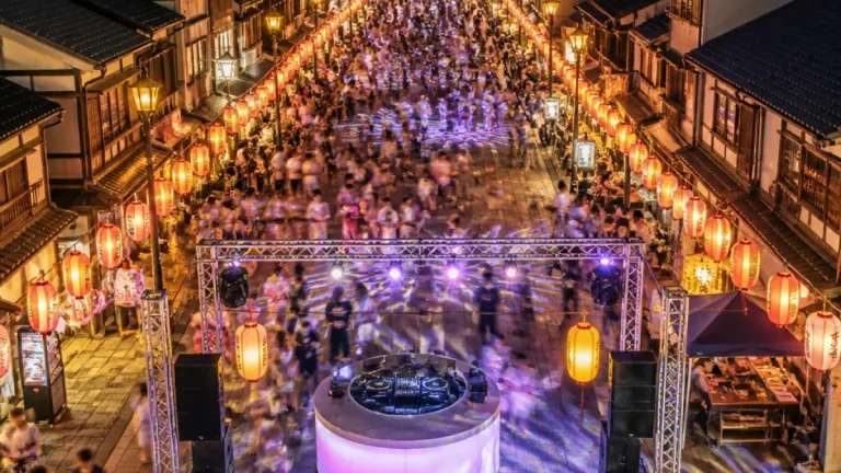 末広町で「DJ盆踊り」 高岡で商工会青年部50周年の節目に新たな賑わい