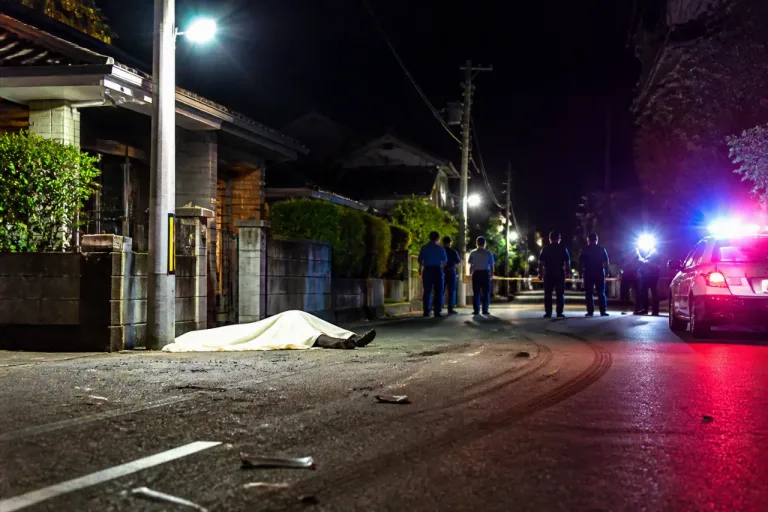 津市の市道で倒れていた男性が死亡 警察はひき逃げの可能性で捜査