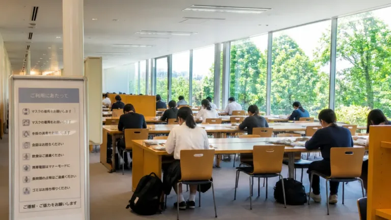 宇治・中央図書館が初の自習スペース 夏休みの学習環境を確保