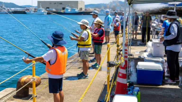 海の日の海水浴と釣り教室、暑さ対策徹底