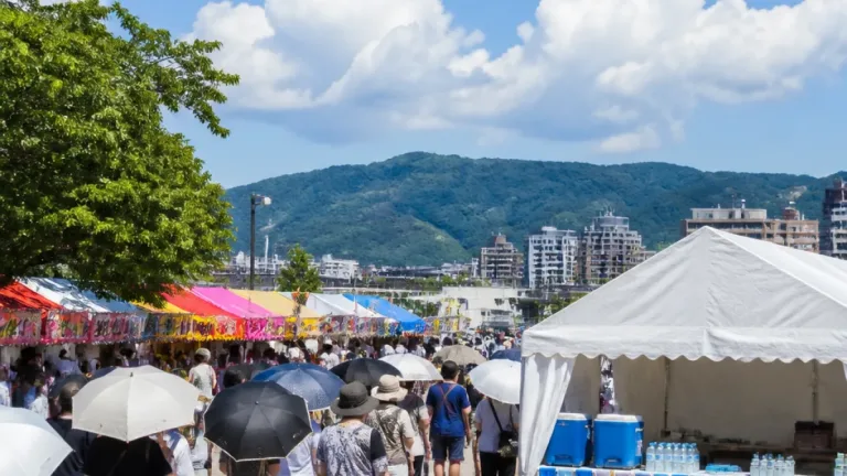 梅雨明けで夏本番、熱中症警戒を──山形市など行楽ににぎわい