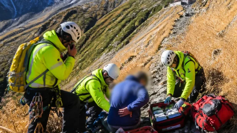 山形・鳥海山で下山中に動けなくなった登山者を救助 通りかかった救助隊が要請に対応