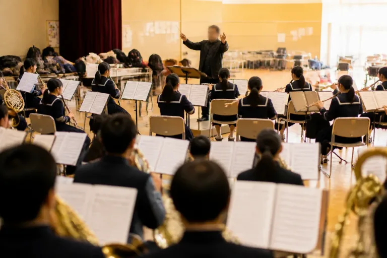 山形・南陽で国際的舞台団と中学生が交流、演奏体験が次世代の力に