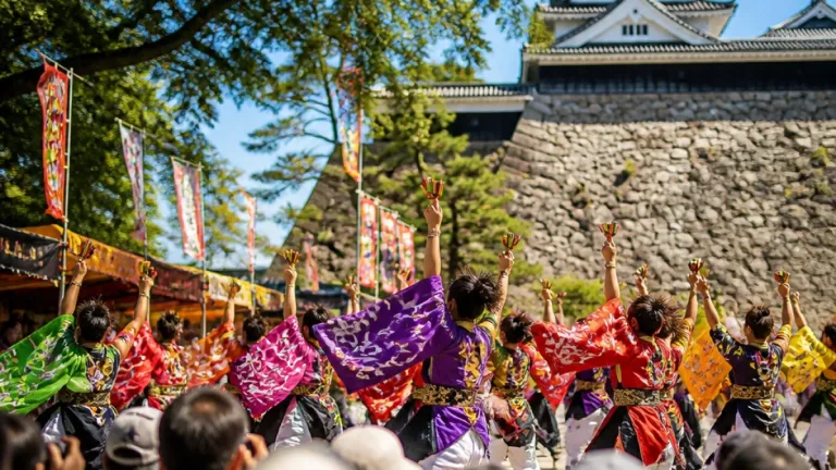 高知でよさこい祭り開幕 高知城で学生が力強く舞う